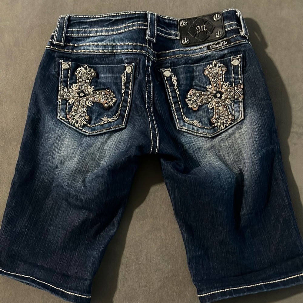 Women’s miss me jeans size 26. Great condition.